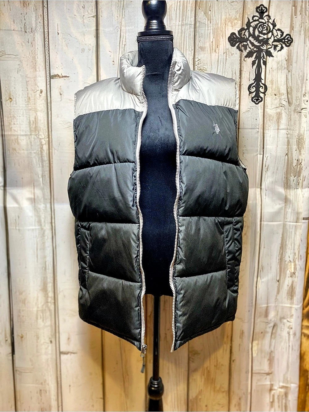 U.S. Polo Assn. Color-Block Puffer Vest. Men's Black & Silver Puffer Vest Sz-M